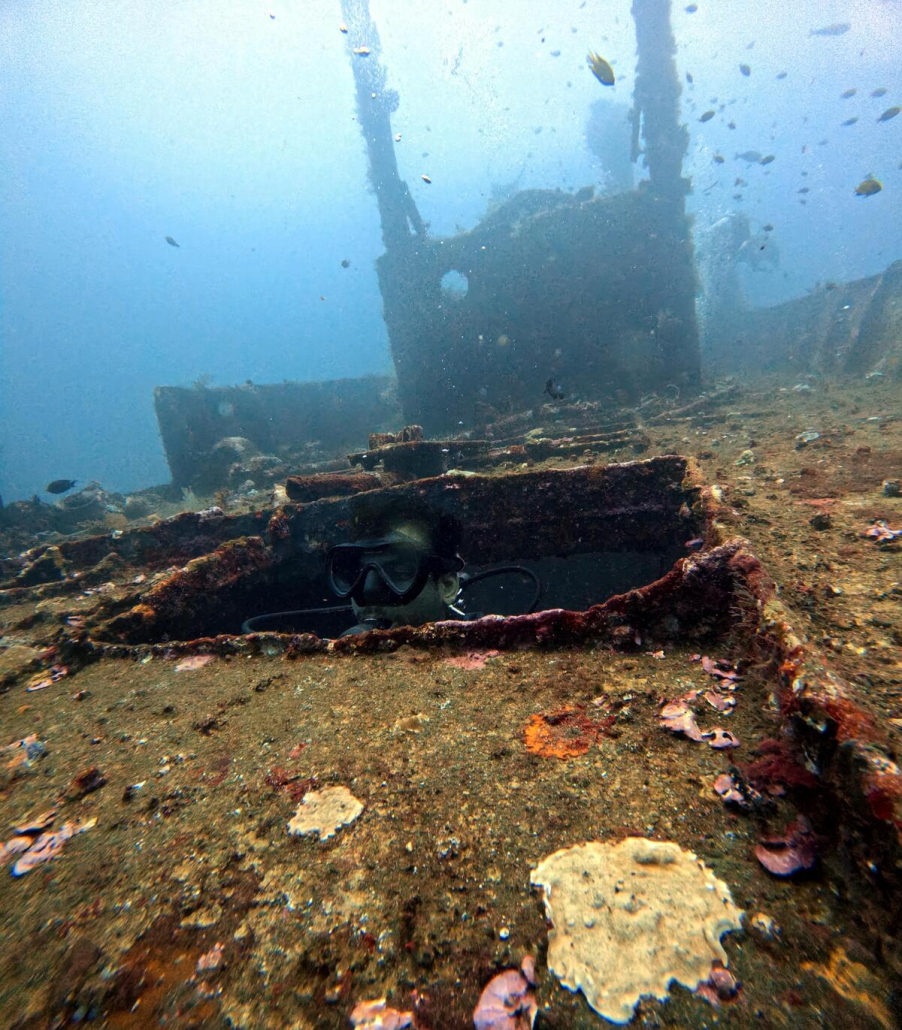 entering Boga Wreck